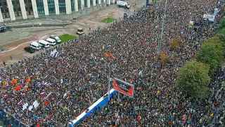 Гигантские митинги в прошлом, замены им найти не удается